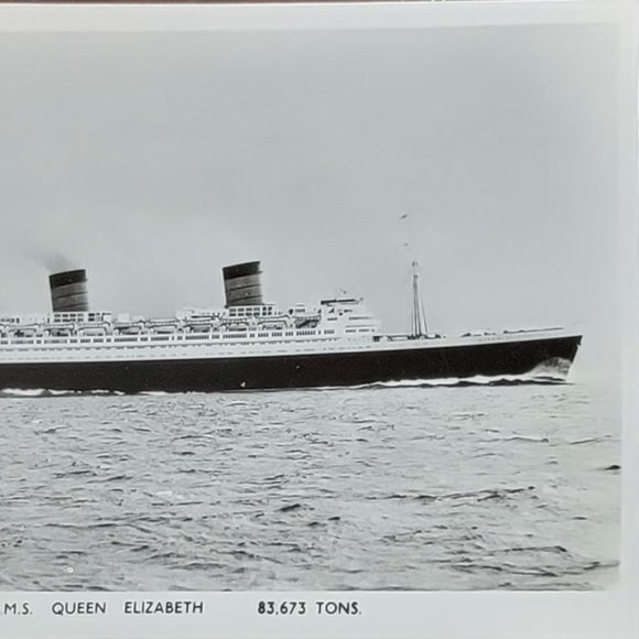 R.M.S Queen Elizabeth real photo post card - Picture 2 of 4
